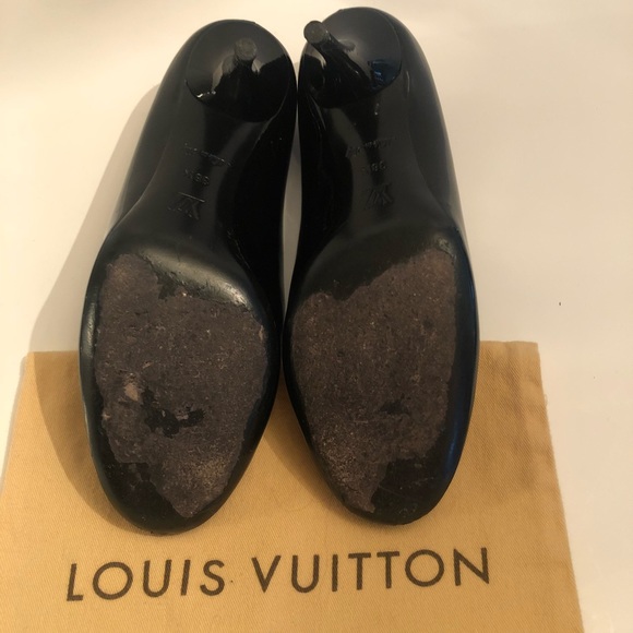 LV black patent pumps - Picture 6 of 6